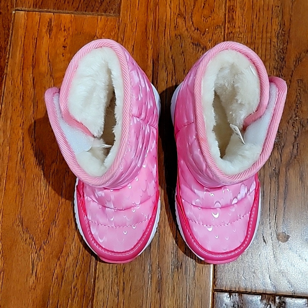 NWOT Toddler Pink Snow boots